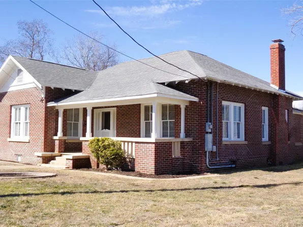 309 E Hinton Rd, Weimar, TX 78962