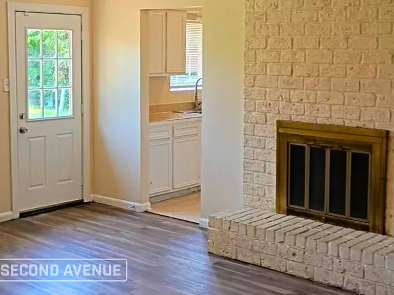 7035 Shady Arbor Ln — Photo 2