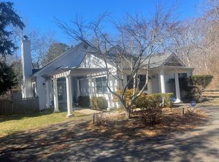 35 Maple St, Westhampton Beach, NY 11978