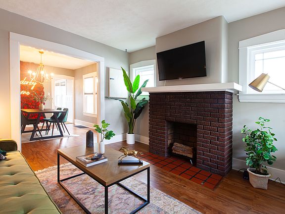 3rd image of 518 E Brandeis Ave