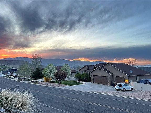 4th image of 6 W Park Dr