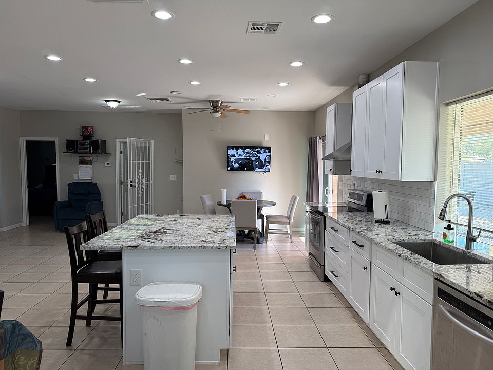 1st image of 2815 E Campo Bello Dr #2