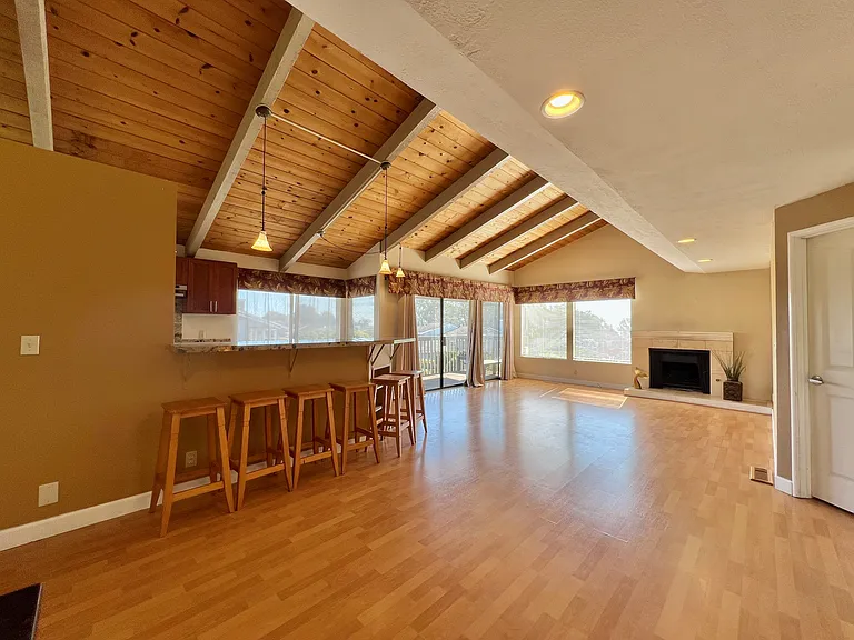 463 Sea Horse Dr — Photo 6