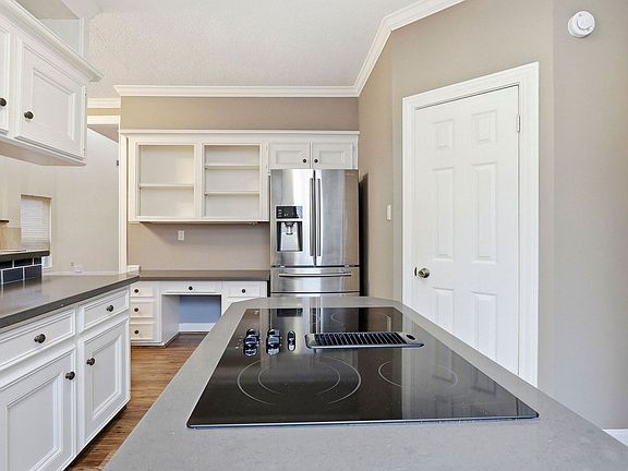 4th image of 11930 Carriage Hill Dr