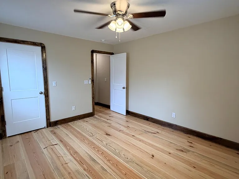 121 E Union St — Photo 18