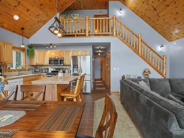 211 Dixie Blvd, Prudenville, MI 48651