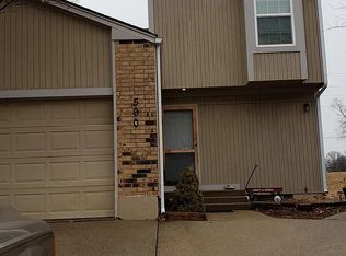 590 NW Valleybrook Rd, Blue Springs, MO 64014