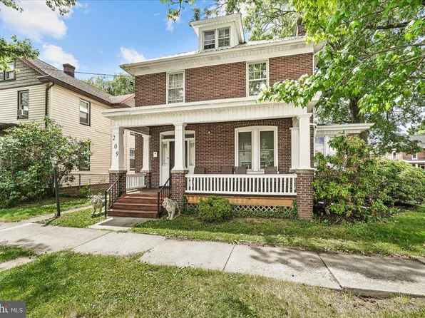 209 S 6th St, Chambersburg, PA 17201