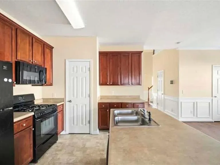 2162 Capella Cir SW — Photo 5