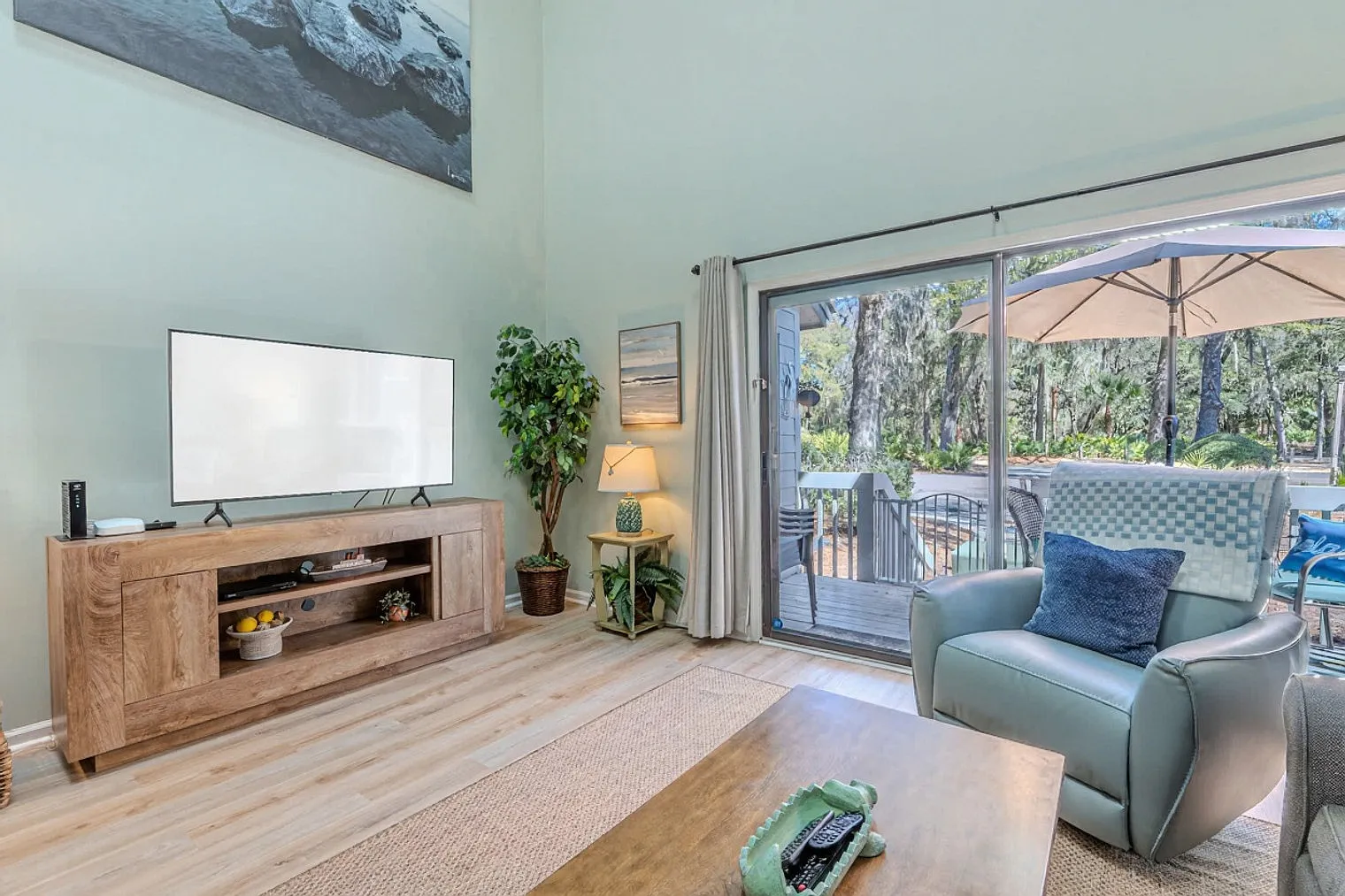 2 bed, 2.0 bath, 1410 sqft, $3,657 — Photo 2