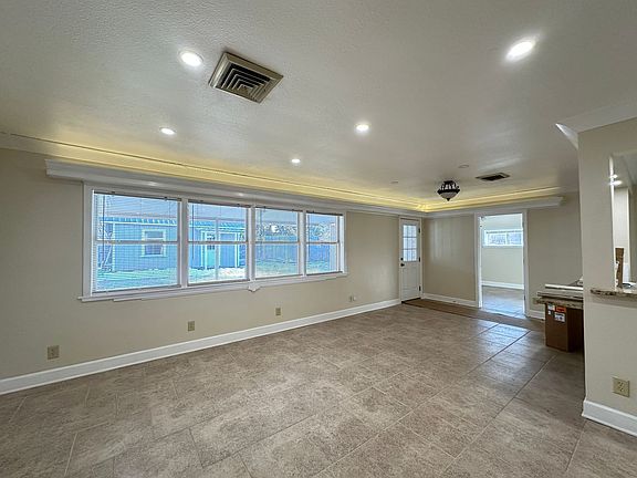 5th image of 217 Bruce Ave
