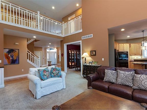 4th image of 552 Burgess Cir