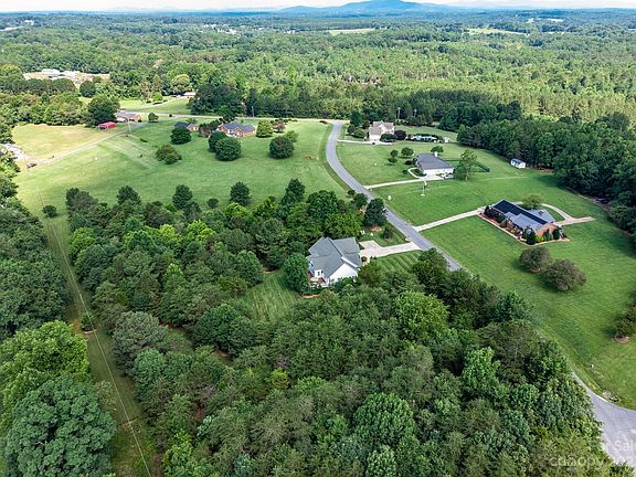 5th image of 3111 Green Acres Ln