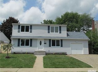 24 Carrie Ave, Bethpage, NY 11714