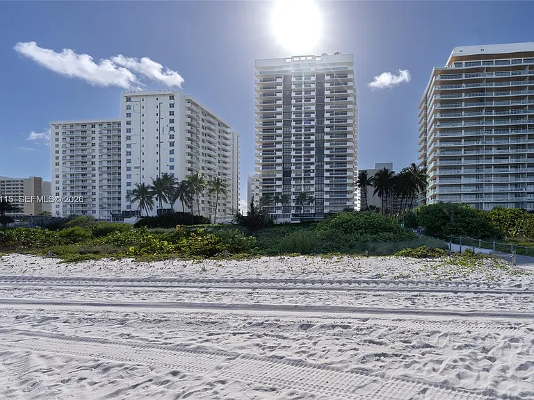 5757 Collins Ave #2207 — Photo 31