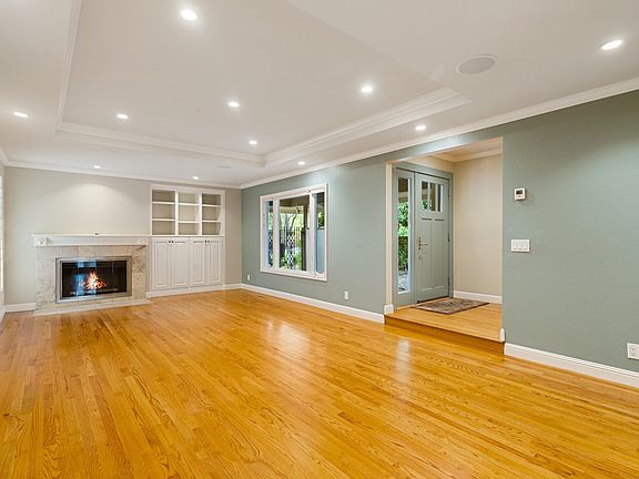 4th image of 13712 Lexington Ct