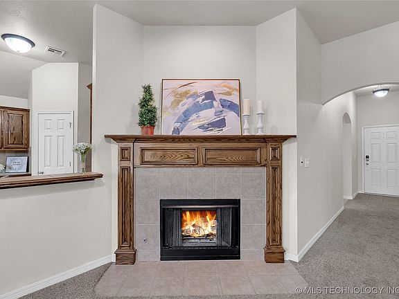 5th image of 3301 E Fairmont St