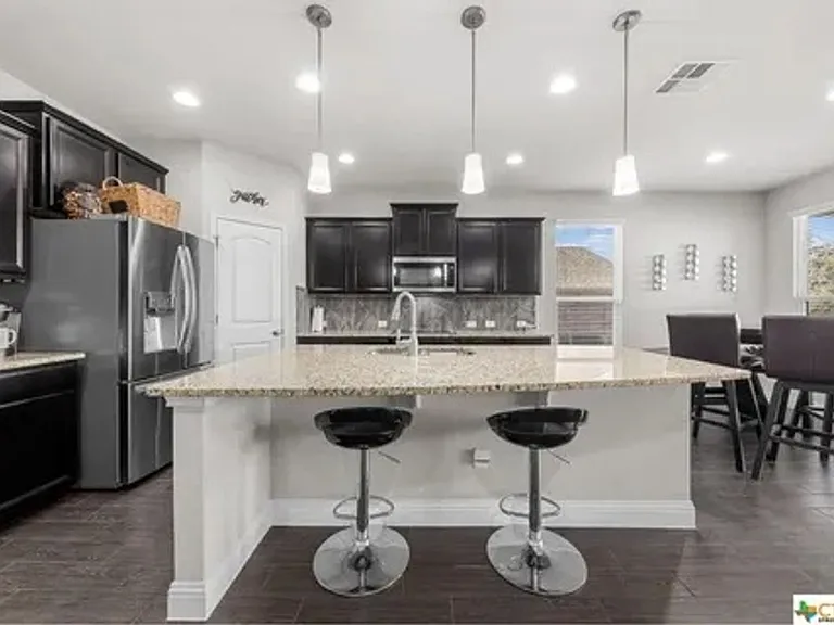 807 Old World Dr — Photo 29