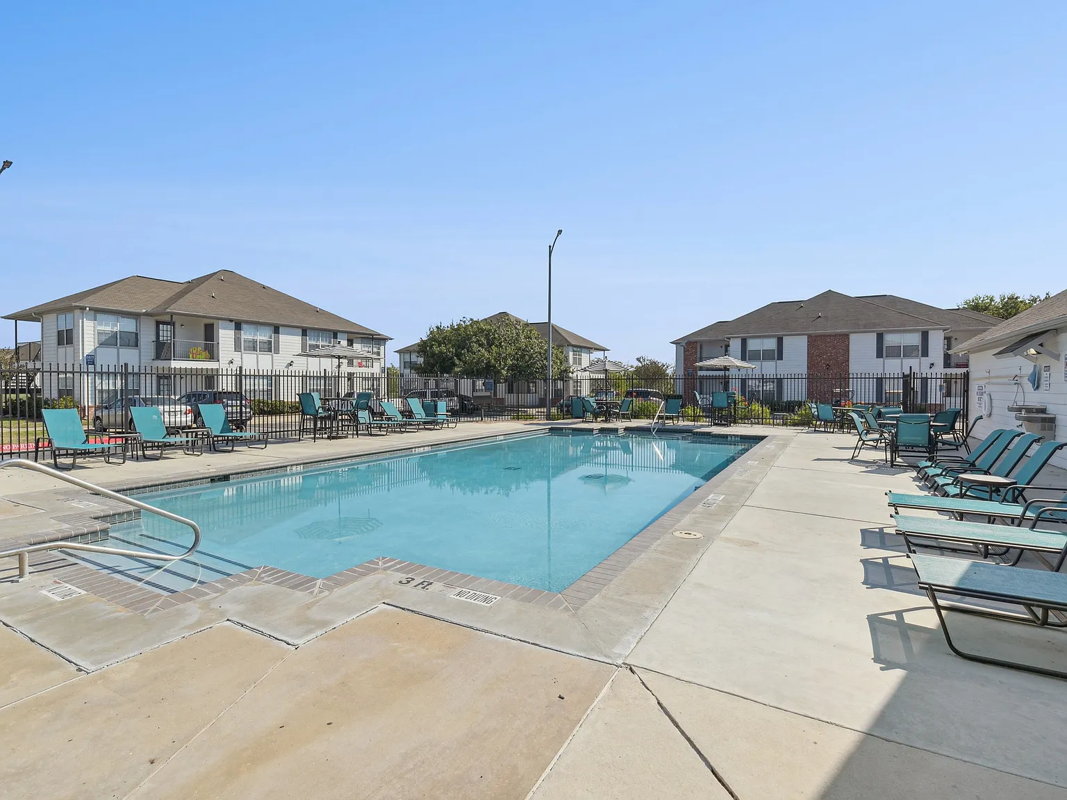Las Villas De Leon Apartments — Photo 4