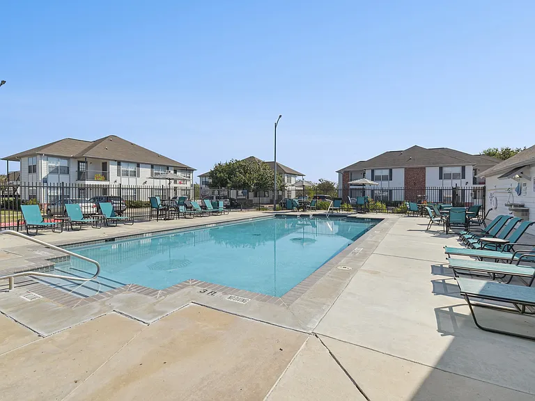 Las Villas De Leon Apartments — Photo 4