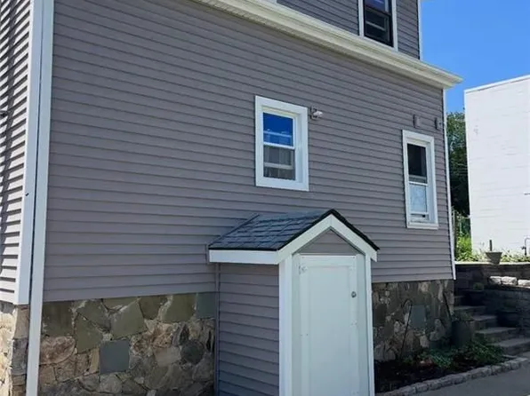 16 Hedley Ave, Johnston, RI 02919