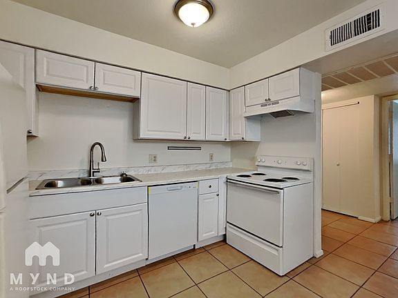 3rd image of 2828 E Tierra Buena Ln APT 101