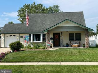 15 Misty Pine Rd, Levittown, PA 19056