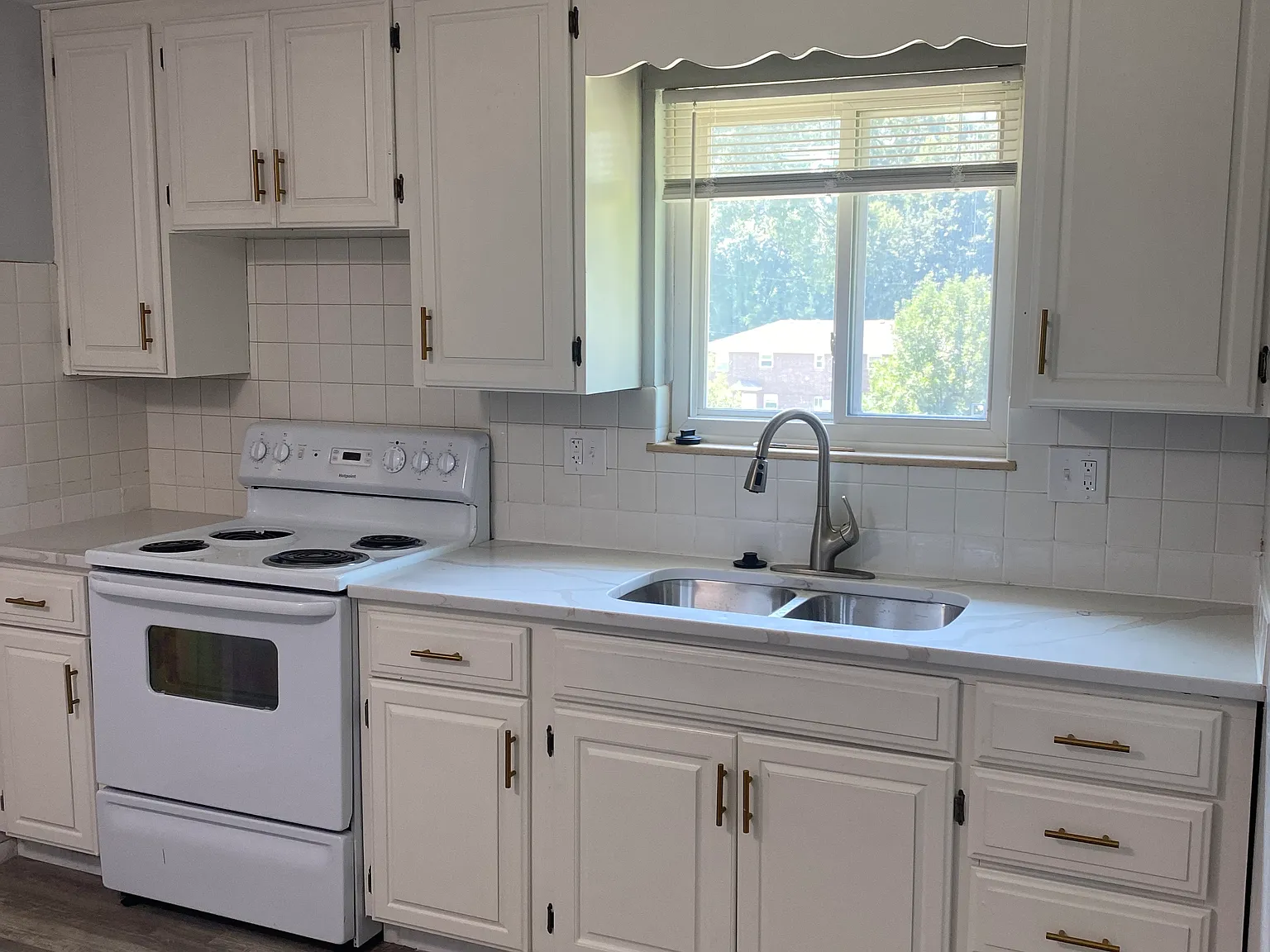 2 bed, 850 sqft, $975 — Photo 2