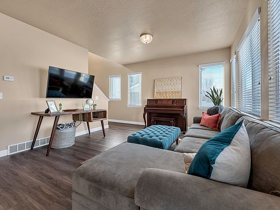 4th image of 3234 W Desert Lily Dr