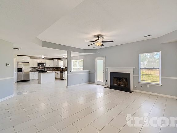 3rd image of 904 Ambeau Cir