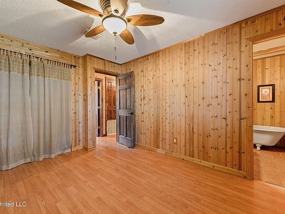 3rd image of 448 Ginger Dr