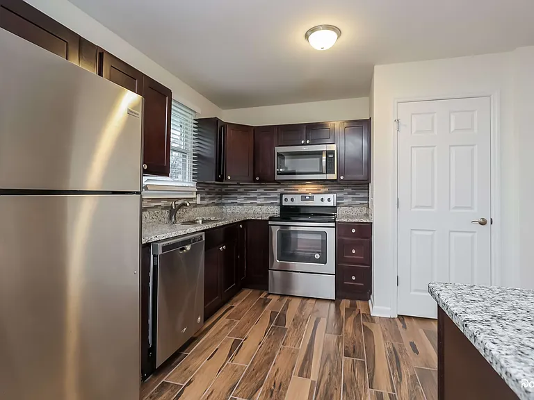 3106 Richmond Hill Dr — Photo 6