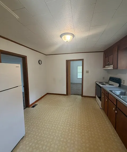 615 S Main St — Photo 11