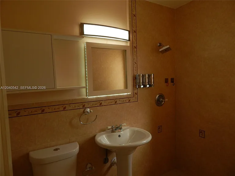1841 SW 37th Ave — Photo 16