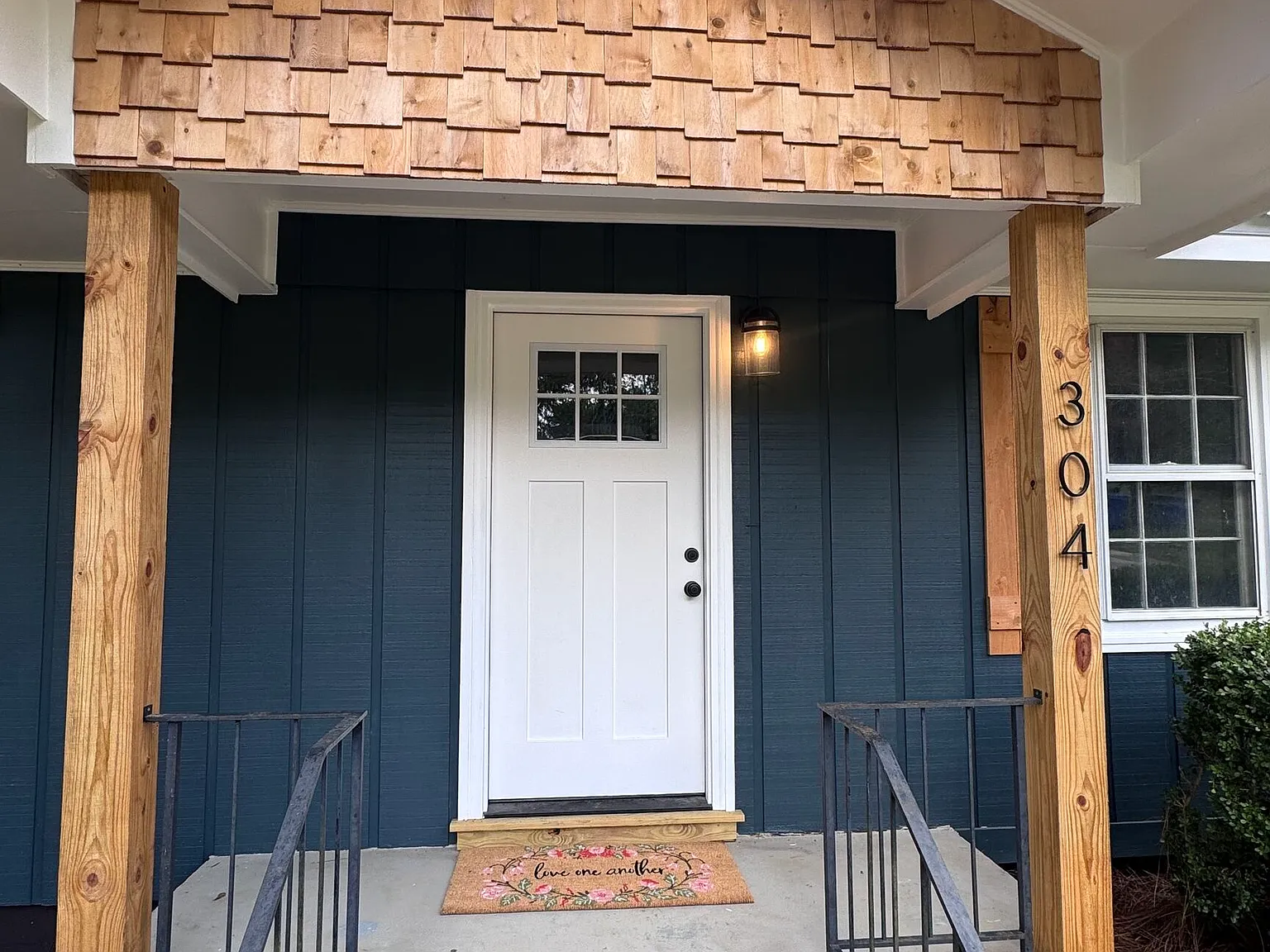 3 bed, 2.0 bath, 2060 sqft, $2,400 — Photo 2