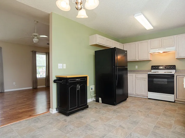 2716 Valor Dr — Photo 7