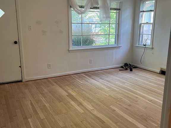 5th image of 2174 Eldred Ave