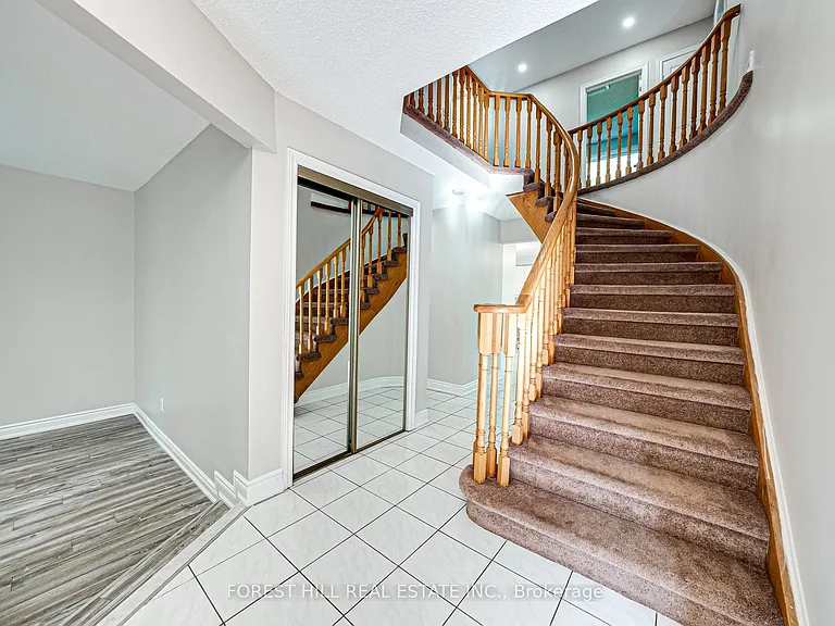 300 Conley St — Photo 4