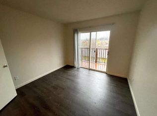 3153 SW Dolph Ct APT 14, Portland, OR 97219