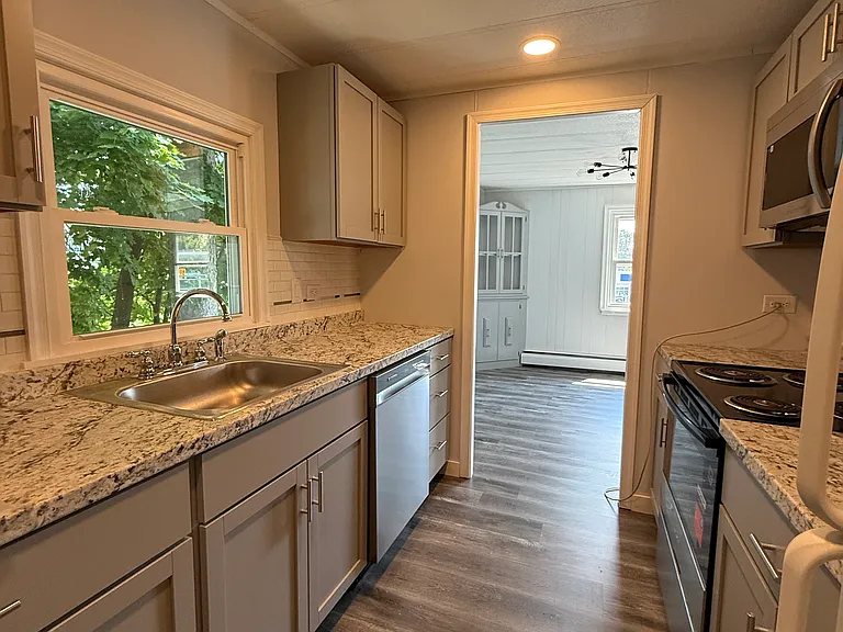 2285 Memorial Hwy #3 — Photo 6