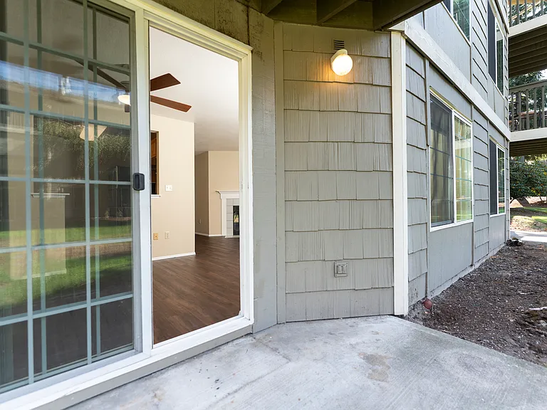 1 Bed 1 Bath Deluxe - 700 Sq Ft 1 Bed 1 Bath Deluxe - 700 Sq Ft