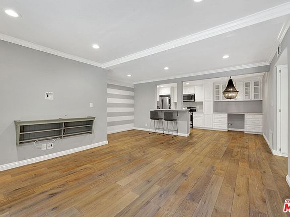 4th image of 3703 Country Club Dr Unit 9
