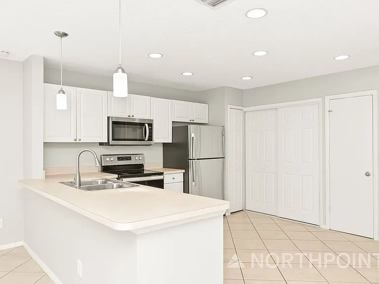 1215 39th St W — Photo 4