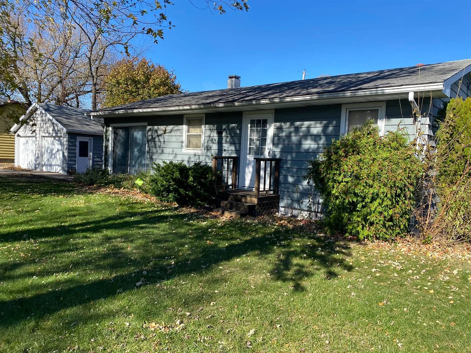 220 Allen St photo 1