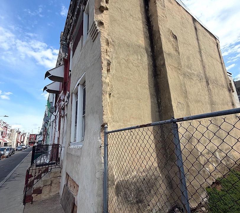 2nd image of 2615 N Bancroft St