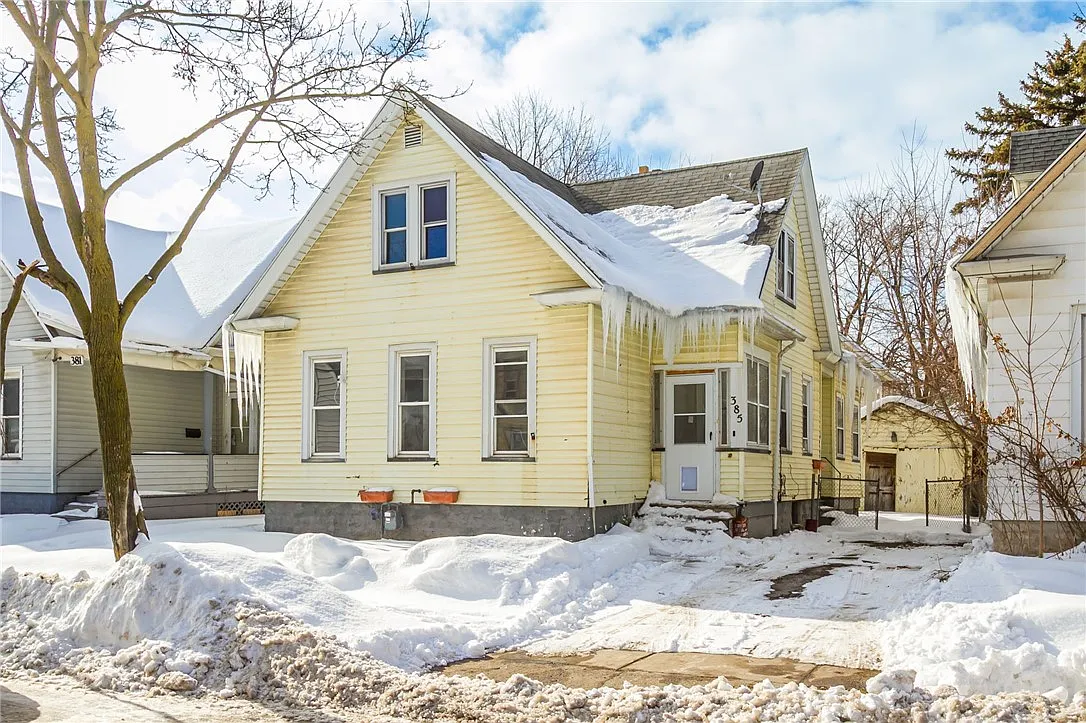 385 Hague St photo 1