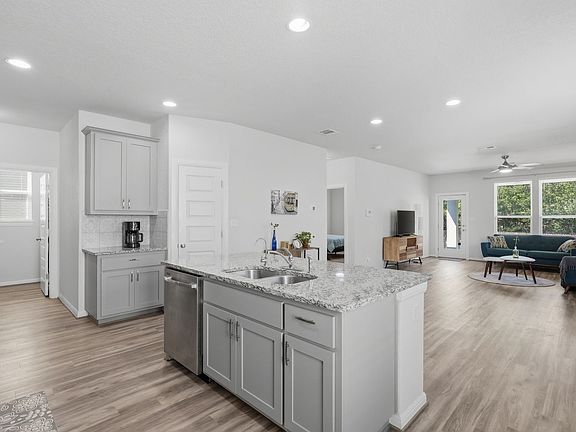 5th image of 15055 Summer Lynn Pl