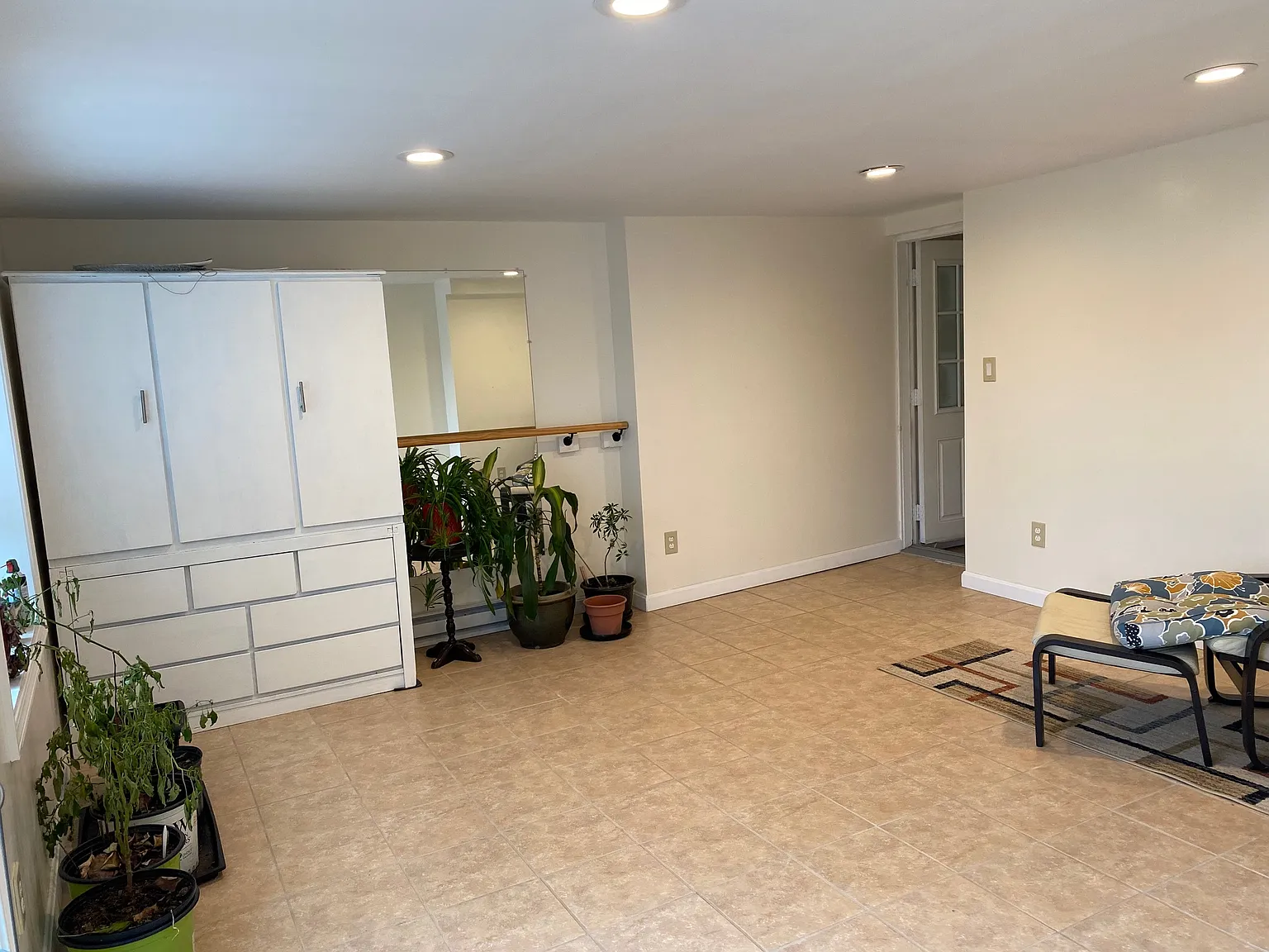 1 bed, 300 sqft, $1,400 — Photo 3