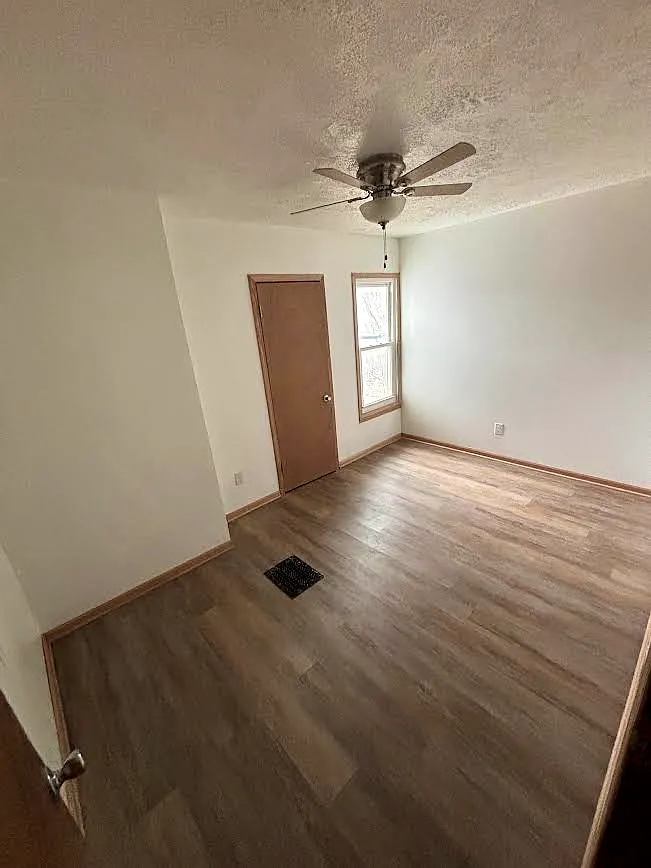 2 bed, 925 sqft, $1,000 — Photo 4