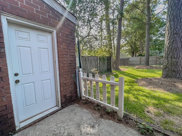 101 Timber Ln #C — Photo 9